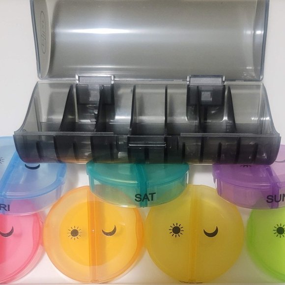 Medicine pill box container - Picture 6 of 7